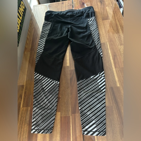 ATHLETA reflective runner leggings - Picture 9 of 11